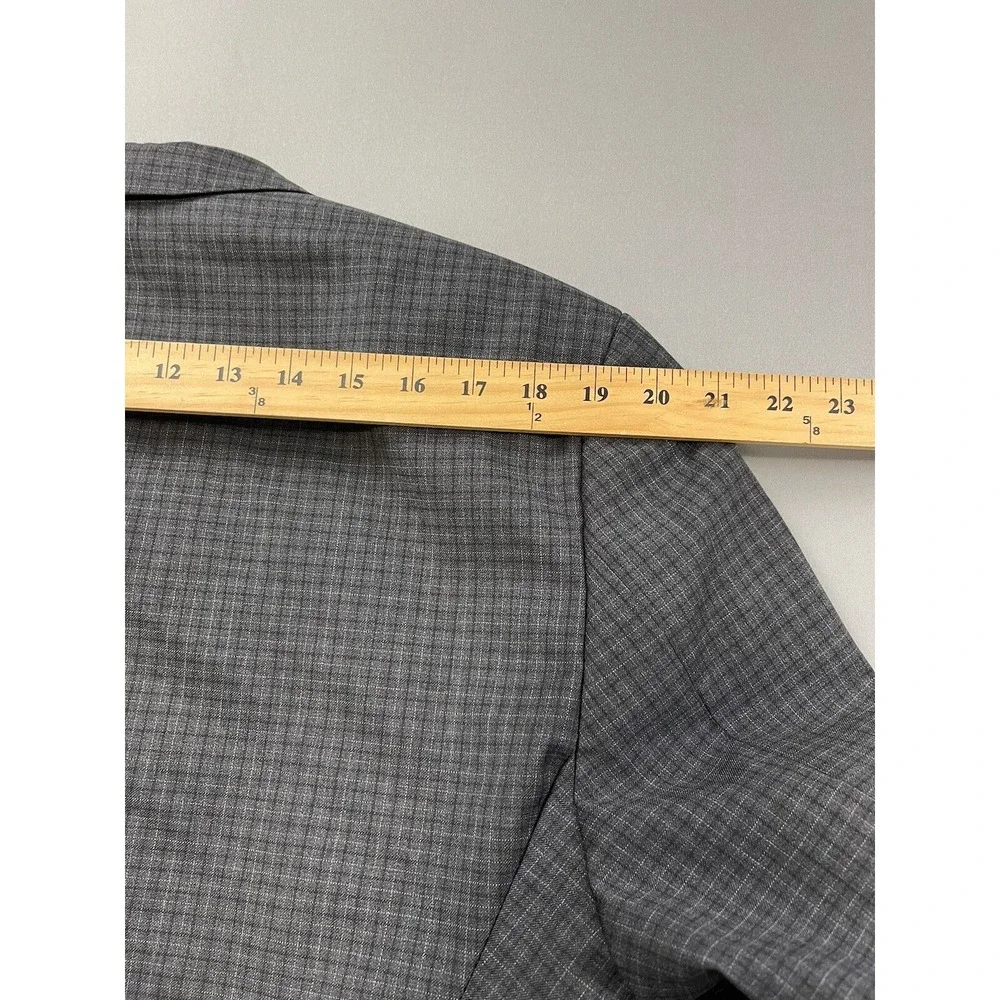 Hugo Boss Mens Blazer 44L Gray Plaid 100% Wool Sport Coat Evening Wedding Easter